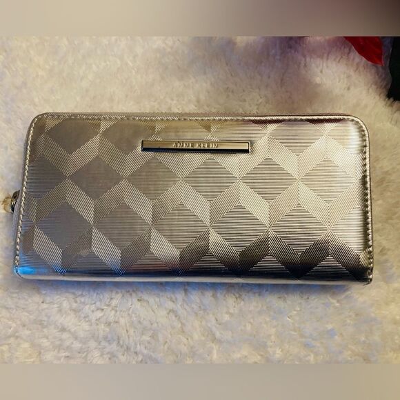 Anne Klein NWT Silver Metallic Wallet - Picture 1 of 11